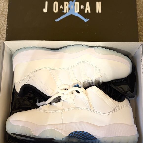 Jordan 11 Low’s retro legend blue